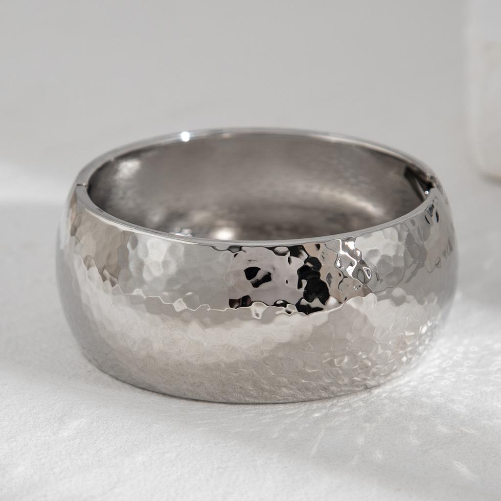 Übertriebene Wasserwelle Glatte Oberfläche Breites Armband, Modisches Metalltextur Ringarmband Armband