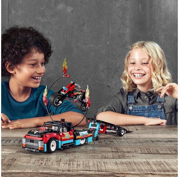 LEGO Technic 42106 Фургон и каскадерский мотоцикл