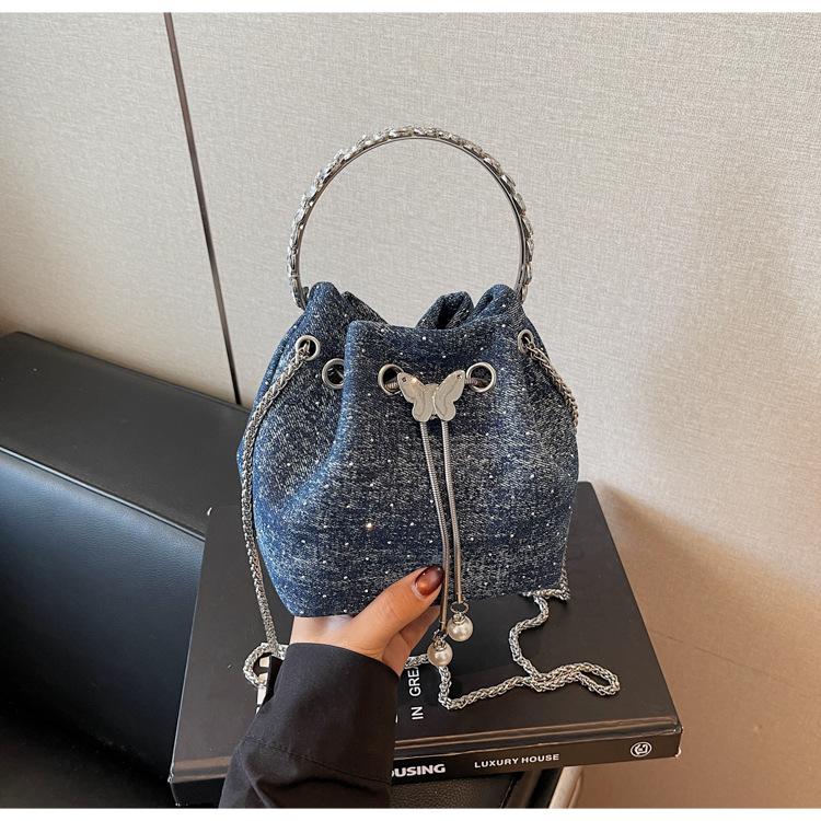 Niche Design Bag Women's 2025 New Fashion High-end Single Shoulder Messenger Bag Pleated Woven Cloud Bag