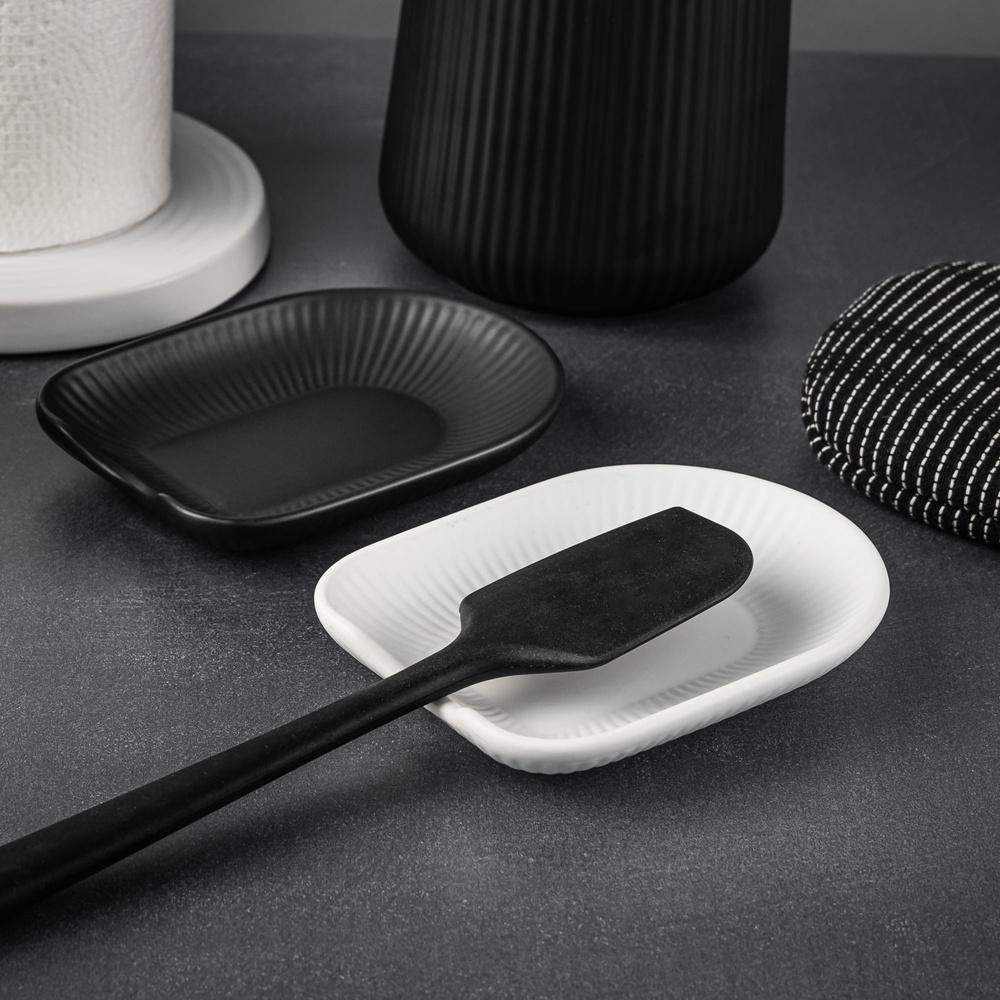 Durable Ceramic Spoon Rest Ribbed Design Kitchen Utensil Holder Heat Resistant Easy Clean Modern Style 7.91x5.83 Inch