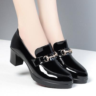 Sapatos Mocassins de Salto Alto de Boca Profunda da Moda Mulher 2025 Outono Couro Envernizado Plataforma Tratorada Scarpins Mulher Slip On Preto Sapatos de Escritório Mary Janes