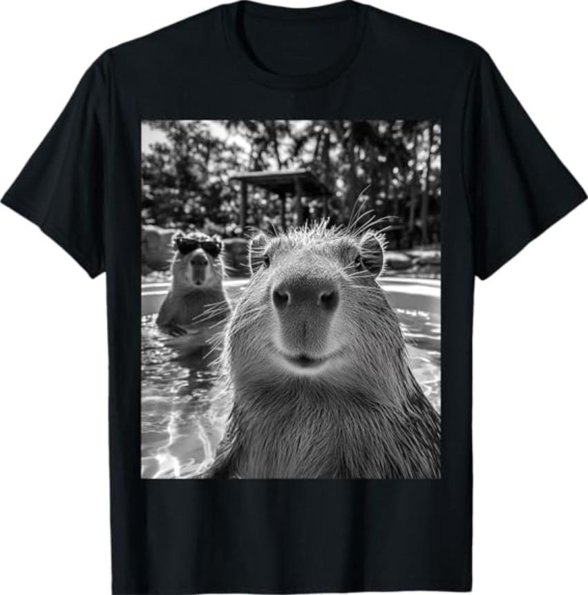 Cool Capybara Selfie T-Shirt S разноцветный
