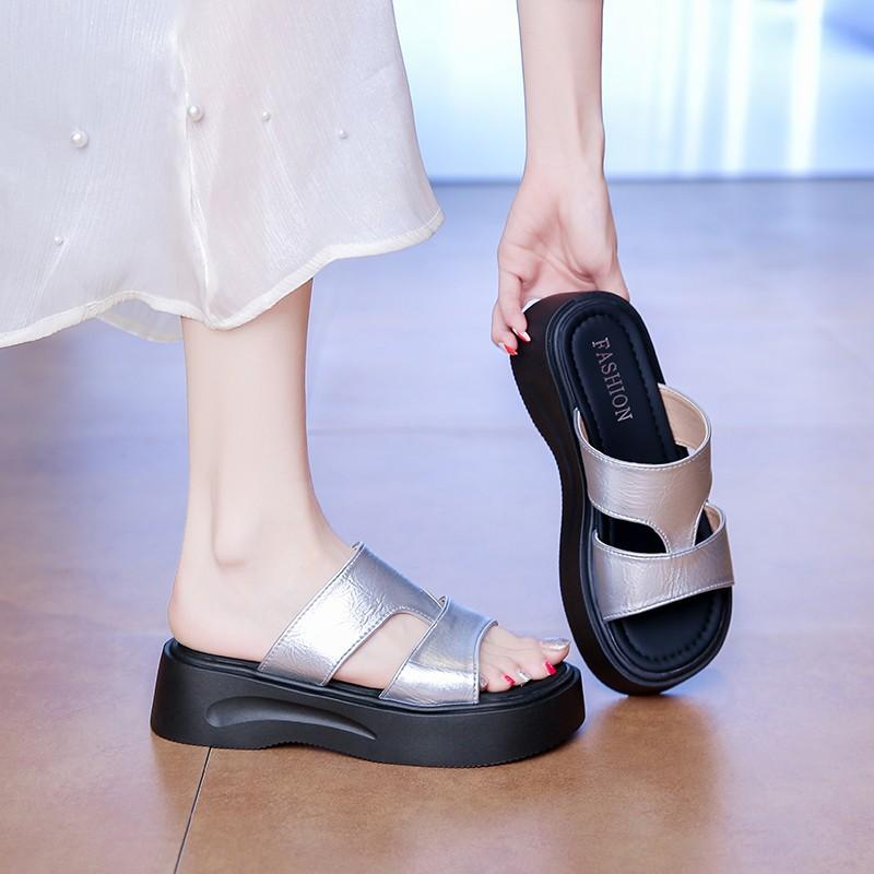 Thick-bottomed cool slippers women's summer wear 2025 new fashion muffin bottom beach versatile comfortable soft bottom