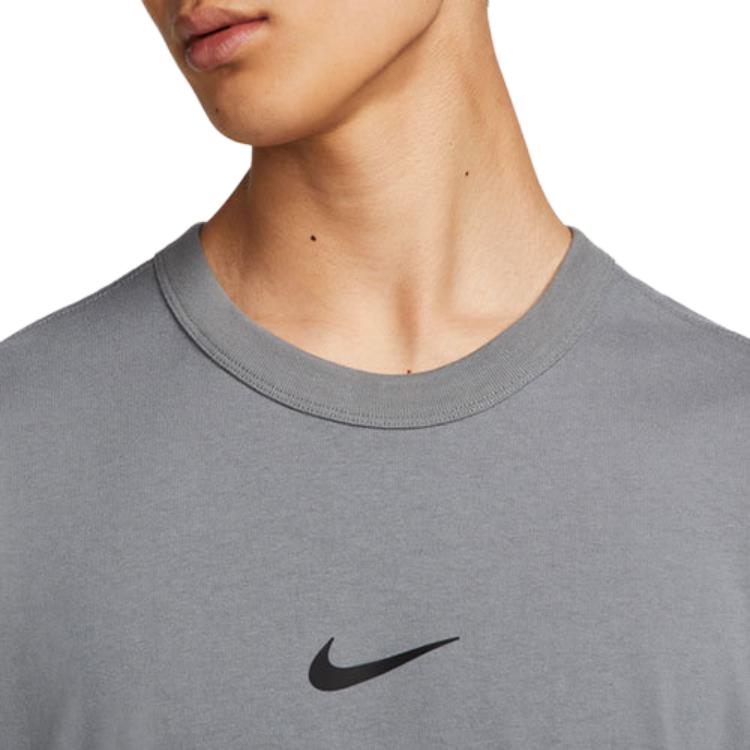 Nike T-Shirt mit tief angesetzten Schultern Herren Grau DX6307-084