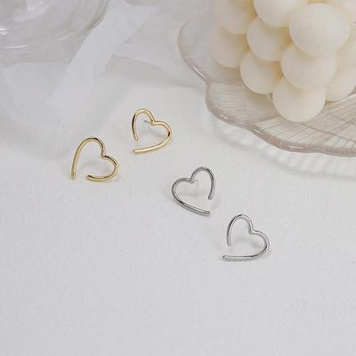 Silver Needle Non-Piercing Heart Earrings for Women - Minimalist, Simple Lines, Niche Design Ear Jewelry