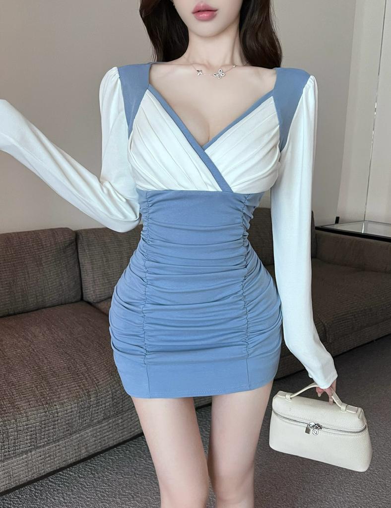 Contrasting color splicing sexy low-cut high-elastic cotton slim-fitting and thin long-sleeved pleated hip-wrapped bottoming dress women