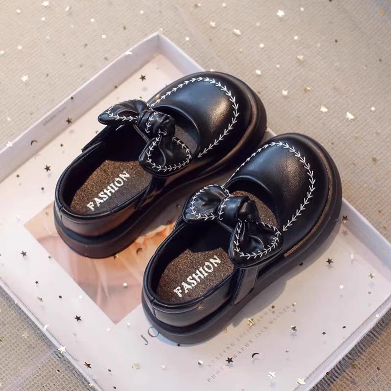 

Маленькая кожаная обувь для девочек, новая весенне-осенняя обувь. Детские туфли для девочек на мягкой подошве, Нескользящие туфли принцессы с бантом. 35 чёрный