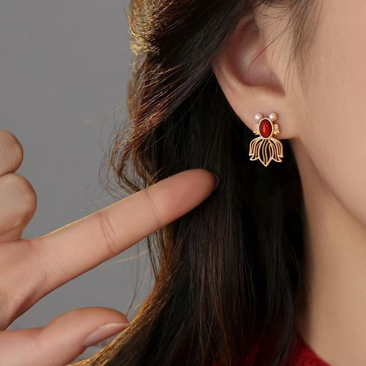 

925 Sterling Silver Needle Goldfish Red Bead Stud Earrings for Women, Vintage Chinese Style Pearl Zircon Earrings Fashion Jewelry Goldfish earrings
