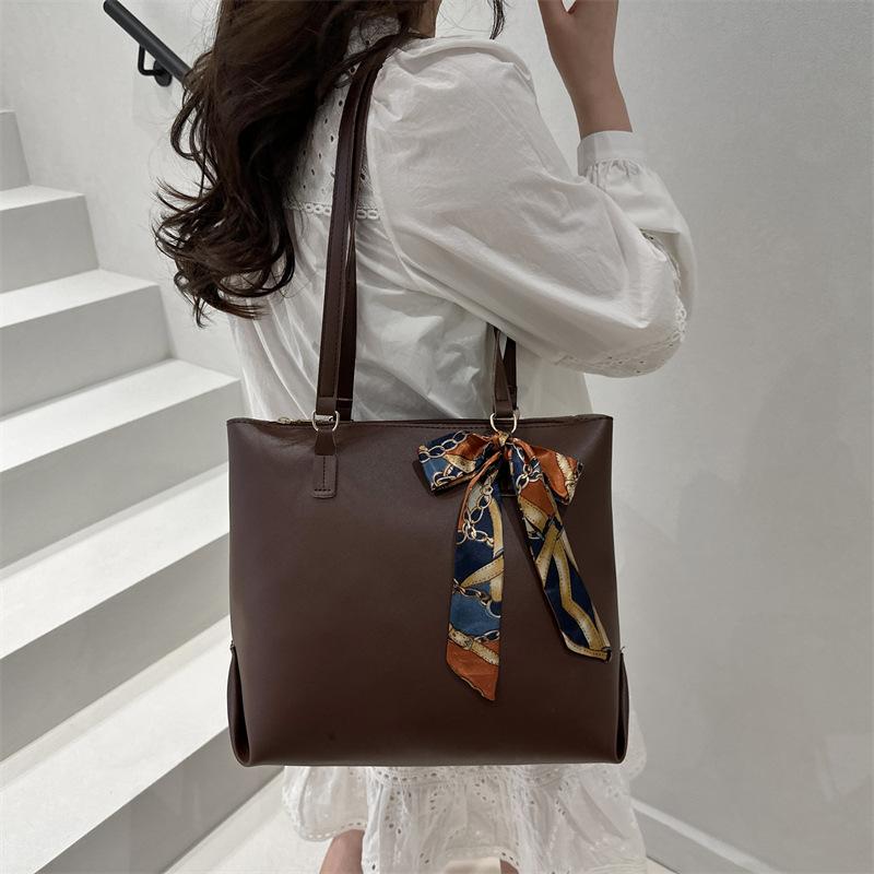Wholesale 2025 New Fashion Trend Portable Women's Bag Retro Shoulder Simple Commuter Tote Bag