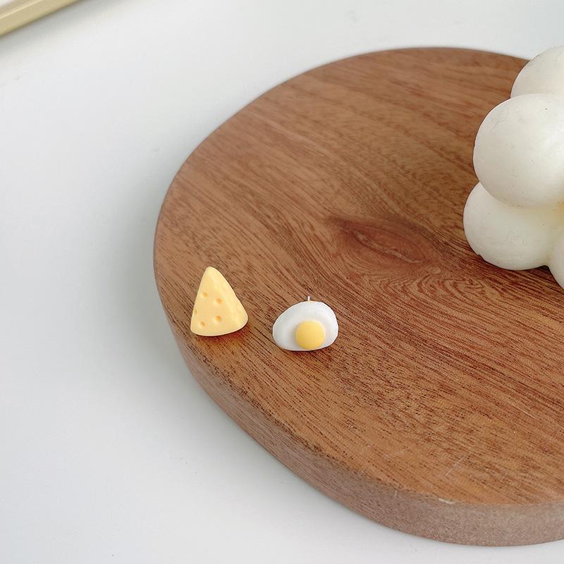 Silvernadel Asymmetrische Ei & Käse Ohrringe - Harzschmuck