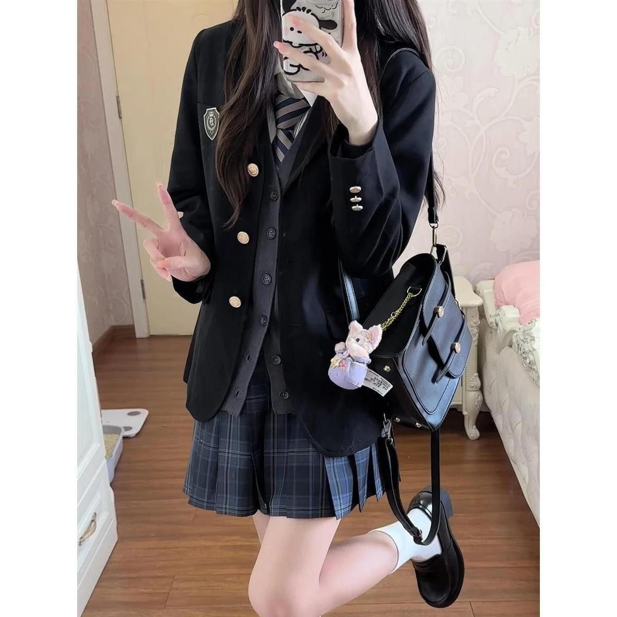 

Autumn and winter jk uniform bag backpack women s 2025 new large-capacity commuter backpack temperament versatile handbag no specification
