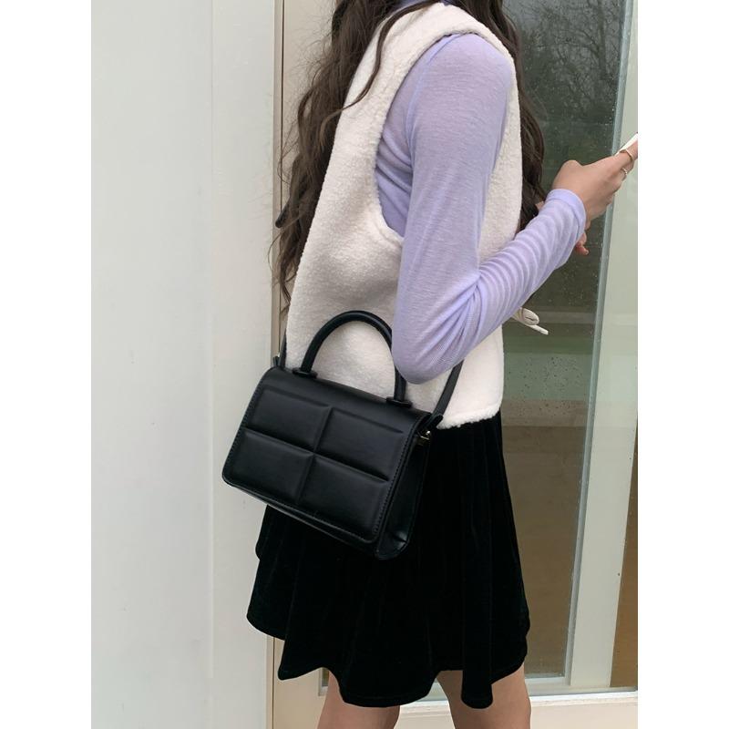 

Chocolate bag spring and summer new niche portable small bag women s box crossbody small square bag