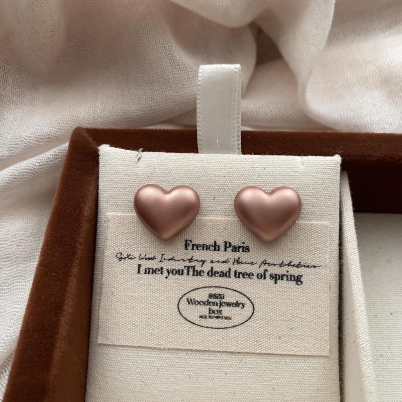 

French Love Stud Earrings, High-End, Niche, Unique Love Earrings, Fashionable And Versatile Earrings