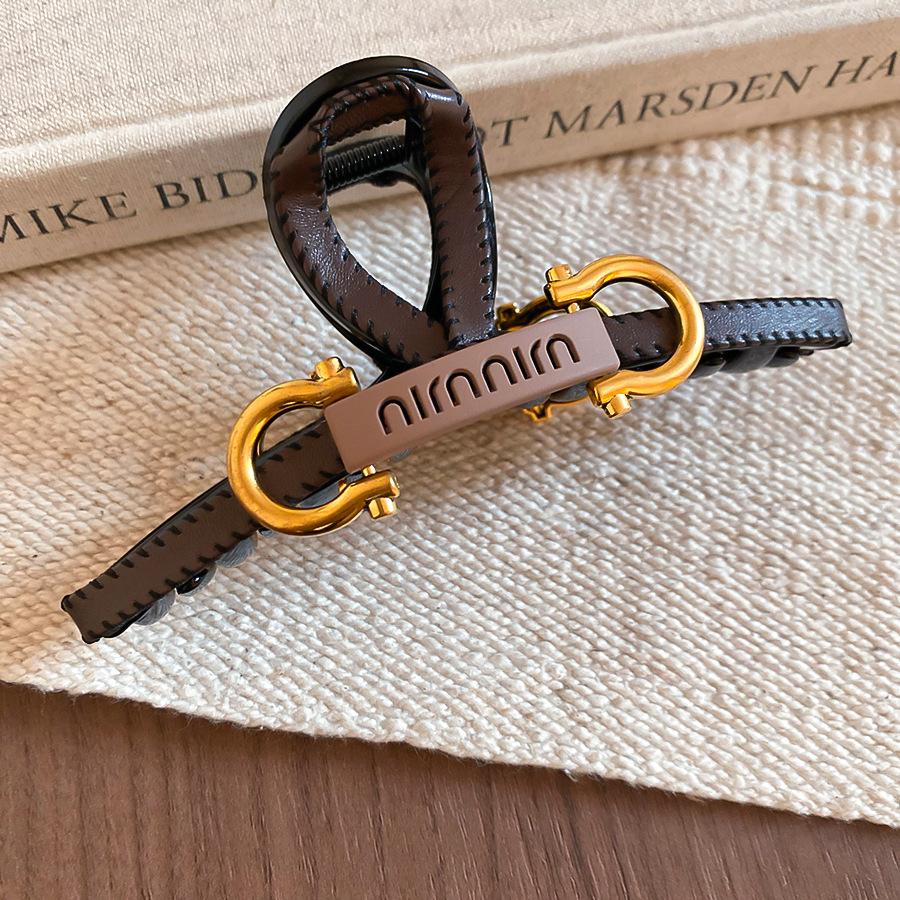 Vintage autumn and winter acrylic leather letter hair grab Maillard shark clip niche design grab clip hair accessories