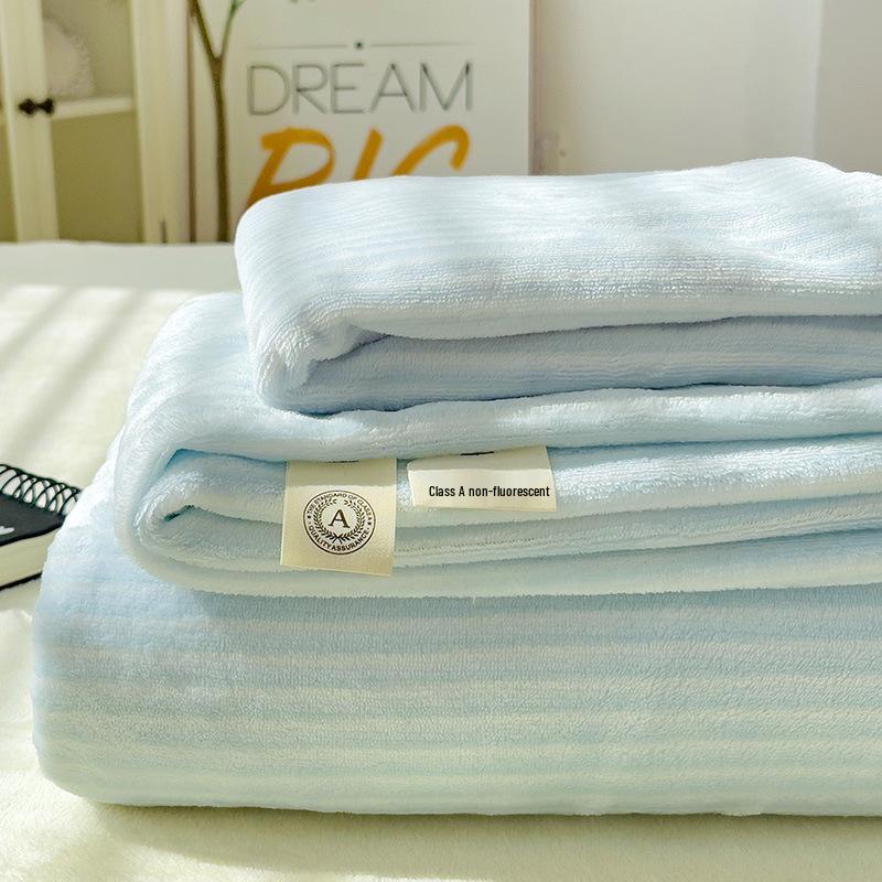 Kreskówkowy zimowy komplet pościeli z aksamitu mlecznego: Koc flanelowy polarowy, Prześcieradło, Poszewka na poduszkę - Gruby polar koralowy, Rozmiar pojedynczy.