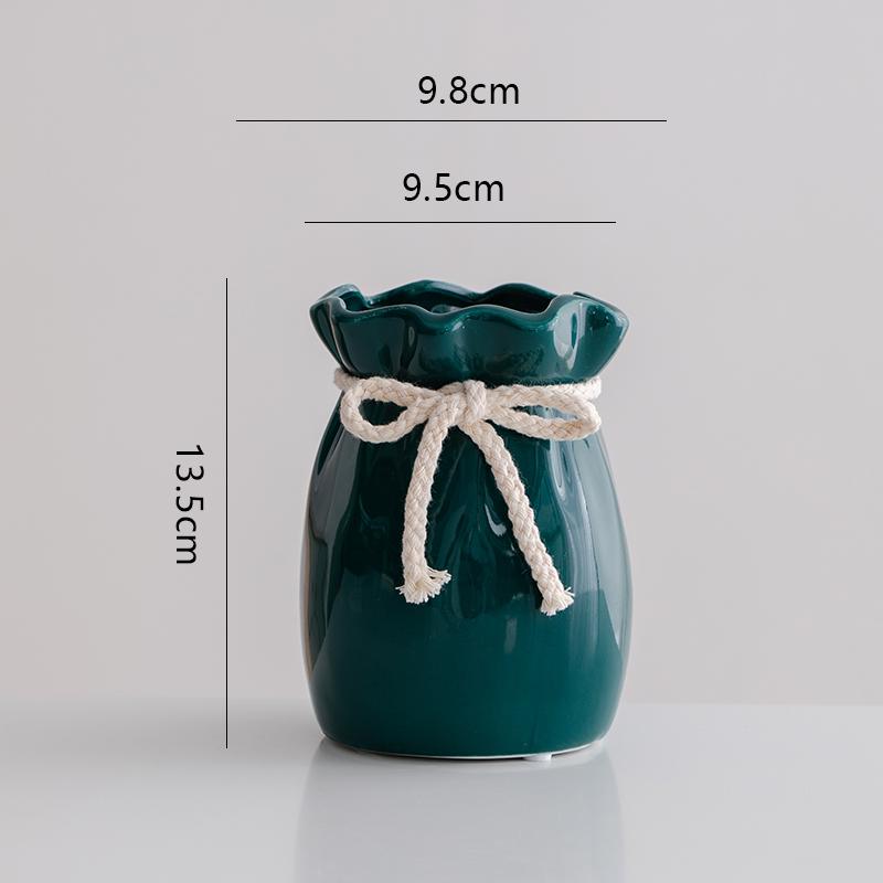 Nordic Minimalist Ceramic Flower Vase for Dried Flowers - Elegant Home Decor and Desktop Ornament.