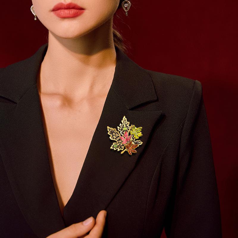 Drip Maple Leaf Brooch Fashion Enamel Leaf Pin Personality Plant Cat's Eye Brooch Women's Retro Clothing Accessories