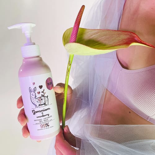 YOPE Feminine Gel Wash for Delicate Areas, In-Bath Femcare, 300ml, Geranium and Cranberry Scent, Delicate Area Soap, Made with 99% Natural Ingredients
