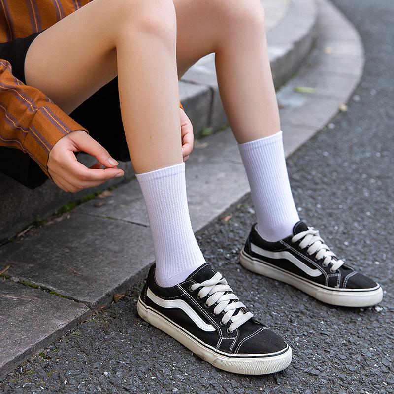 Bonbonfarbene Mid-Calf-Socken: Dünner Stil für Frühling, Sommer & Herbst, Unisex Kniehohe Baumwollsocken, Trendiger Paar-Look Reiner Schwarzer Slouch-Stil.