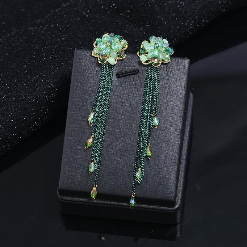 Retro exquisite light luxury bohemian crystal fringed stud earrings female simple temperament long personalized earrings ear jewelry