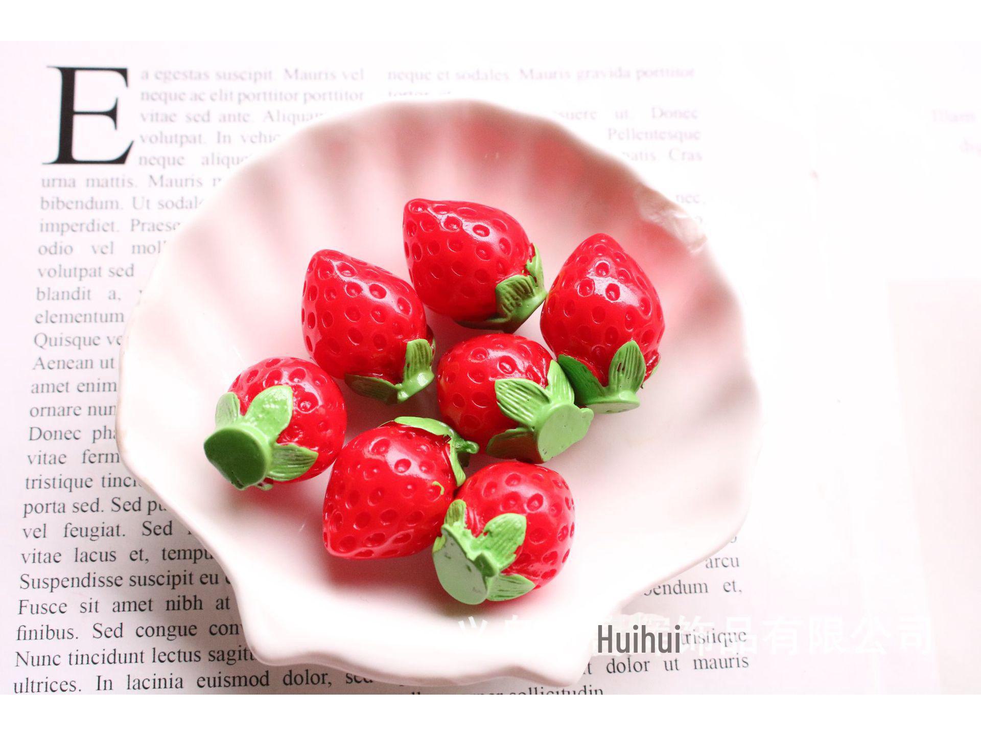 

3D-сережки-брелоки з полуницею: Смоляні аксесуари своїми руками для прикраси корпусу телефону