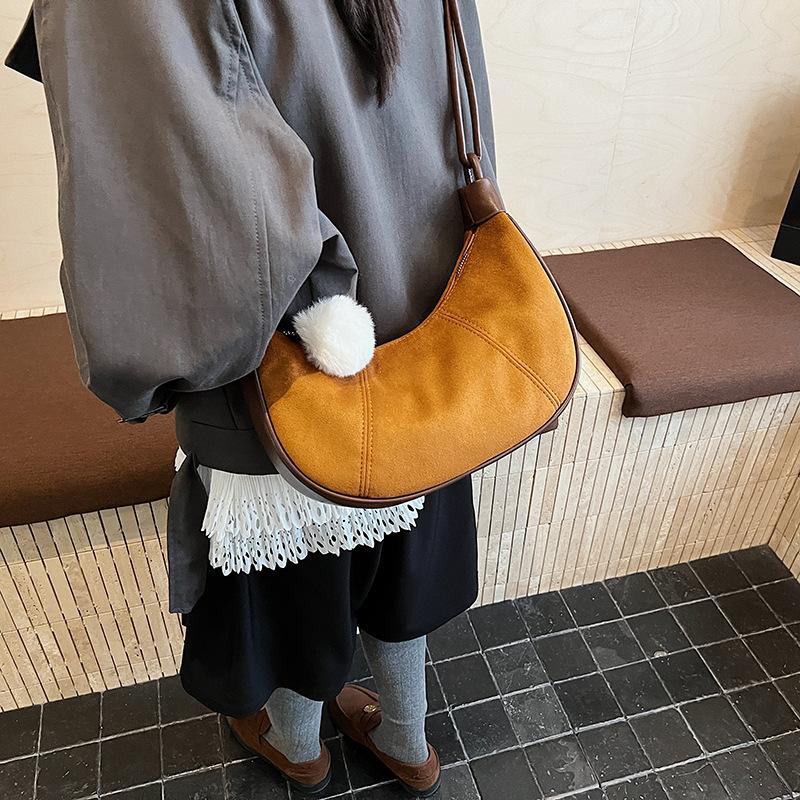 Hand Carry Fashion Dumpling Bag Women 2025 Autumn and Winter Korean Ins Simple Versatile Shoulder Bag Niche Trend Messenger Bag