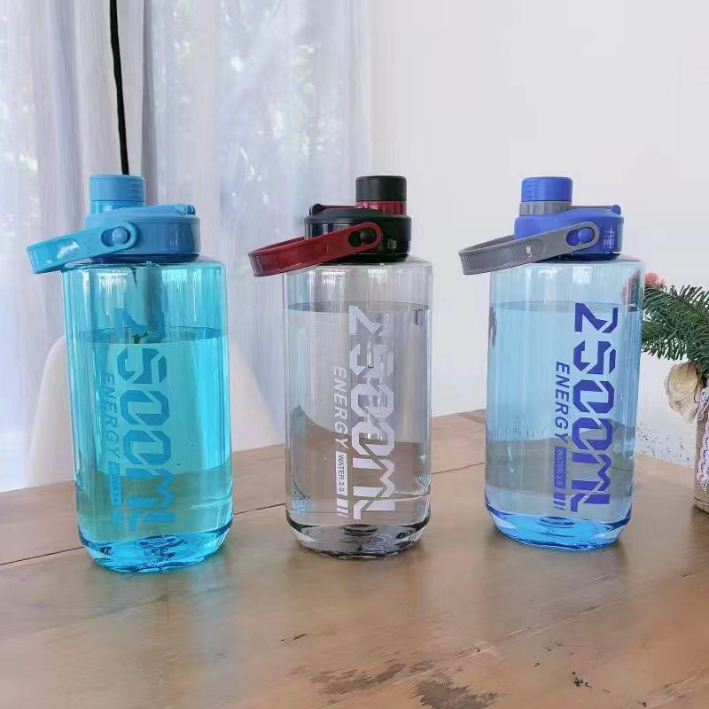 Kunststoff-Fitness-Wasserflasche mit hoher Kapazität und Griff - Hitzebeständig, für Männer und Frauen
