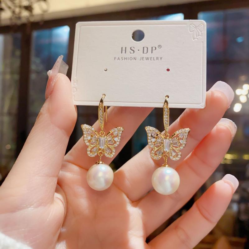 Exquisite, Elegant and Fashionable Zircon Butterfly Mabe Pearl Earrings Gentle and Sweet Temperament Earrings