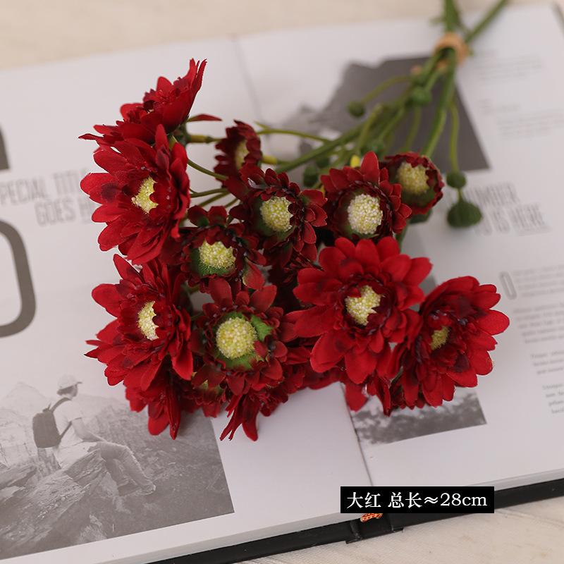 

High-quality simulation of 3 small daisies, chamomile, home decoration bouquet flower arrangement with daisies simulation flower яскраво-червоного кольору