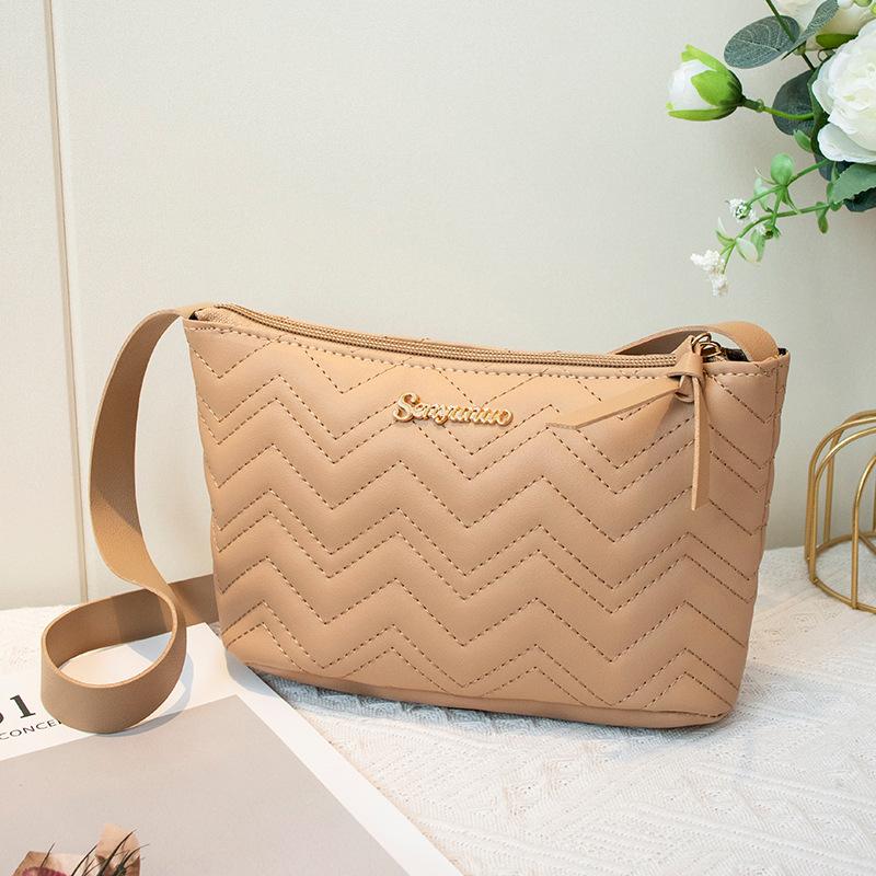 The New Women's Bag Is a Simple Shoulder Bag, a Letter-marked Small Bag, and a Fashionable Wavy Women's Bag.