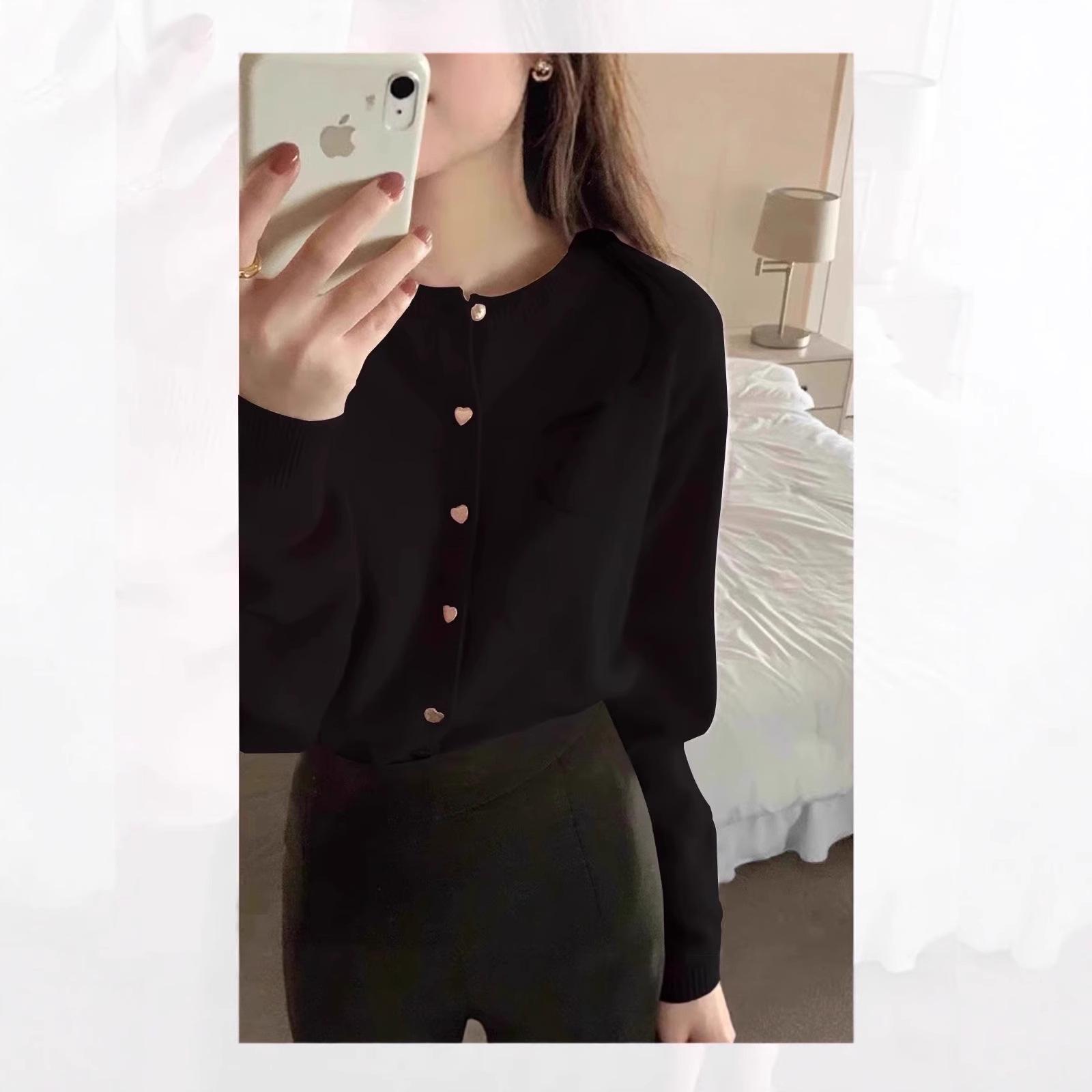 

Elegant Heart-Shaped Buckle Knit Cardigan for Women - 2025 Autumn/Winter Soft, Gentle Style Sweater Top. XL (125-145 kg)