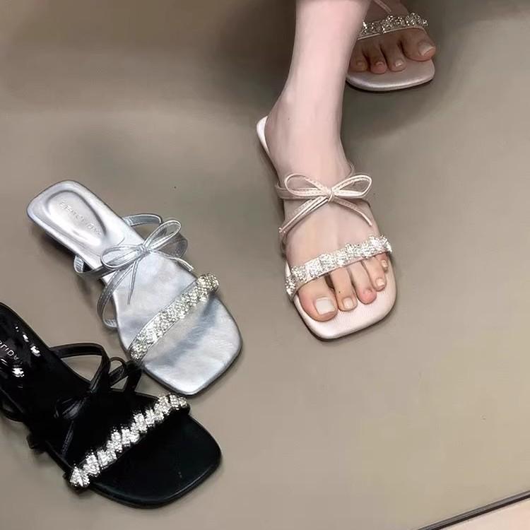 Coarse heel silver beautiful one-word slippers fairy shoes wear 2025 new summer French sandals rhinestone sandals