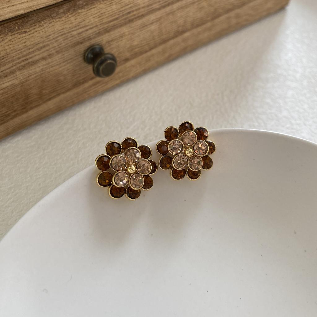 Exquisite Full Diamond Sunflower Hollow Flower Stud Earrings Temperament Exquisite Inlaid Zircon High-End Light Luxury Earrings