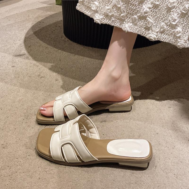 Flat-bottomed slippers women s summer wear fashion beach sandals versatile temperament trendy drag 40