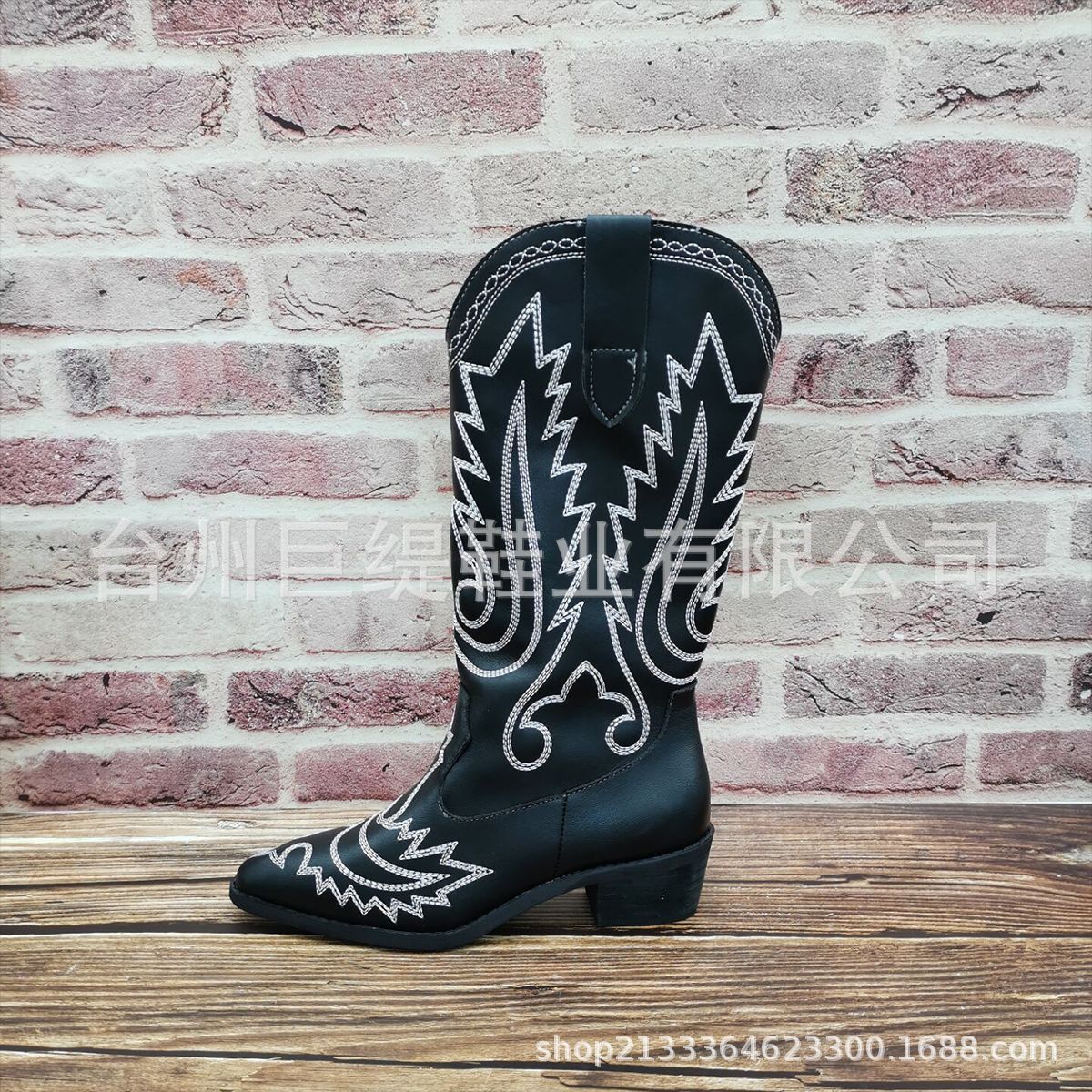 

2025 Winter European and American foreign trade boots Giant Ti, in stock, new foreign trade thick heel pointed large size embroidered women s boots 43 чёрный