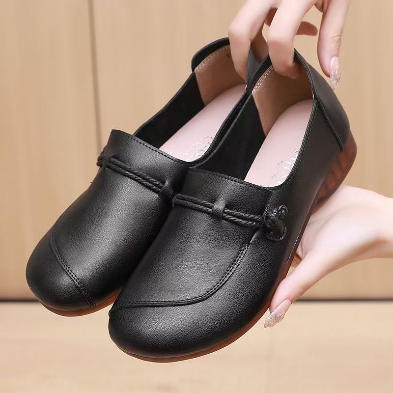 

Women s Genuine Leather Low Top Flat sole Cotton Shoes Round Toe Slip On Soft Sole Non Slip Plush Keep Warm Elderly Cotton Shoes 35 чорний