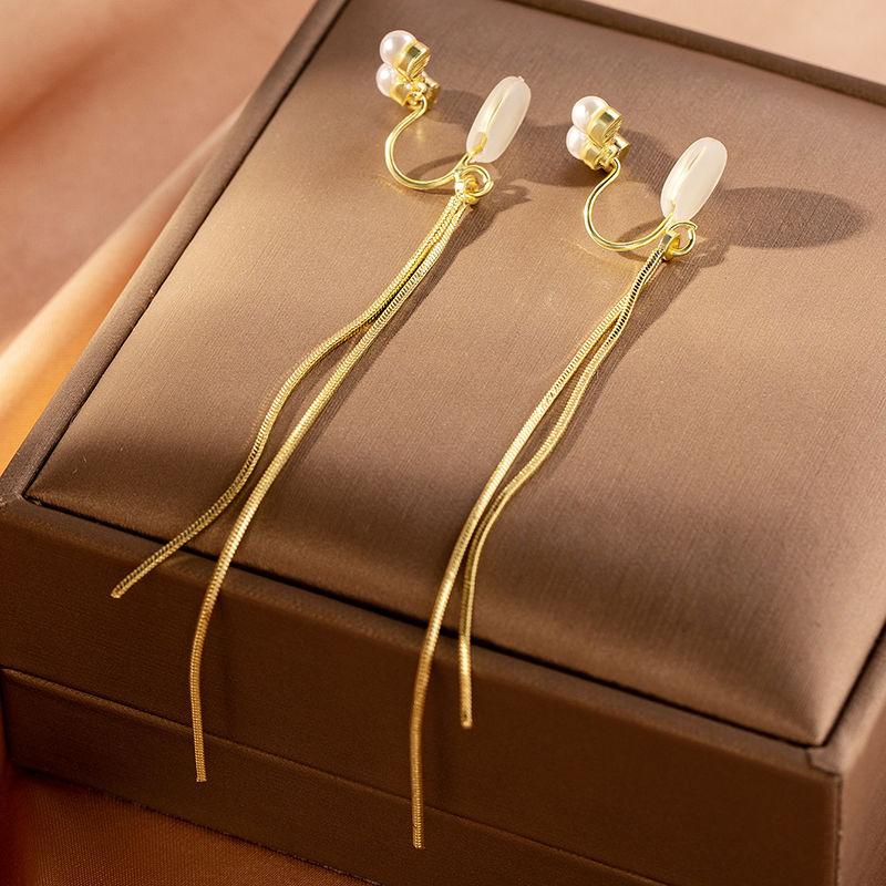 Kolczyki Chwosty ze Sztucznych Pereł 2023 Nowe Lekki Luksus Komar Cewka Bez Przekłuwania Klips na Ucho Damskie Akcesoria do Uszu