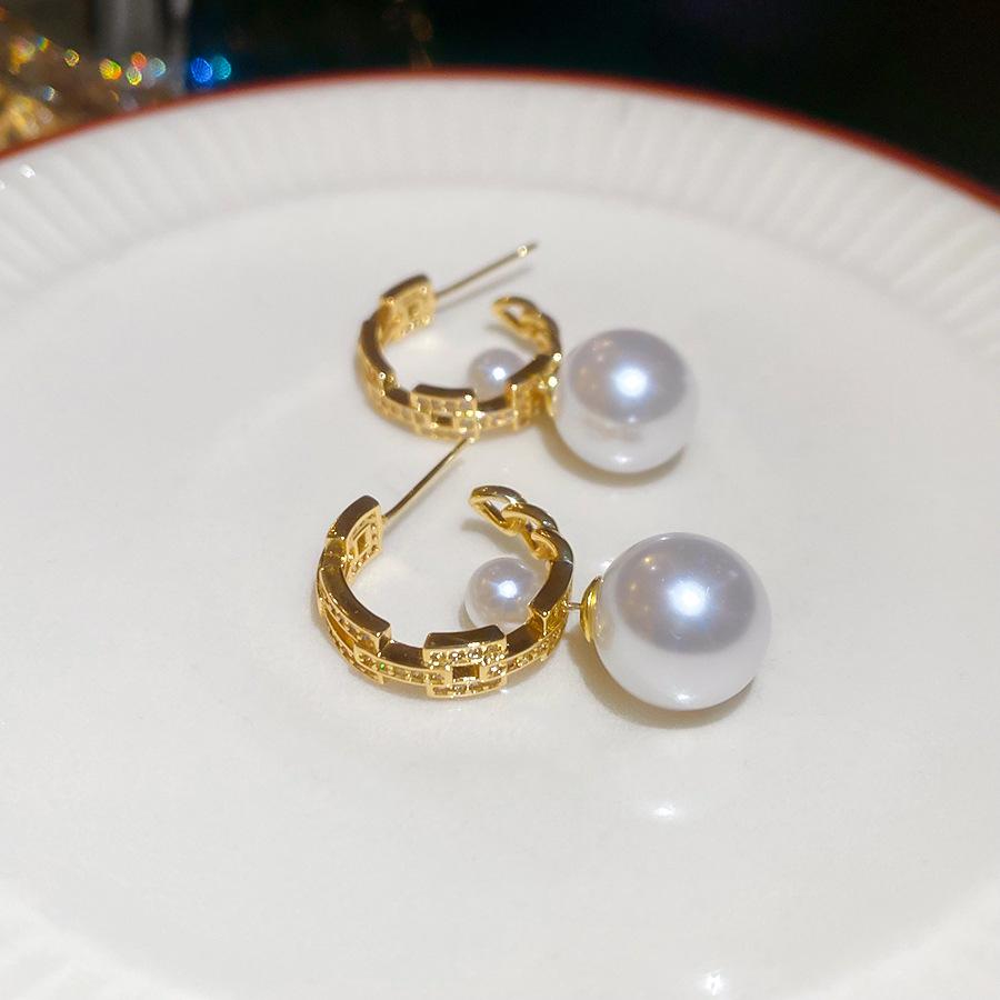 Silver needle zircon round pearl stud earrings French retro light luxury temperament elegant earrings daily versatile commuter earrings