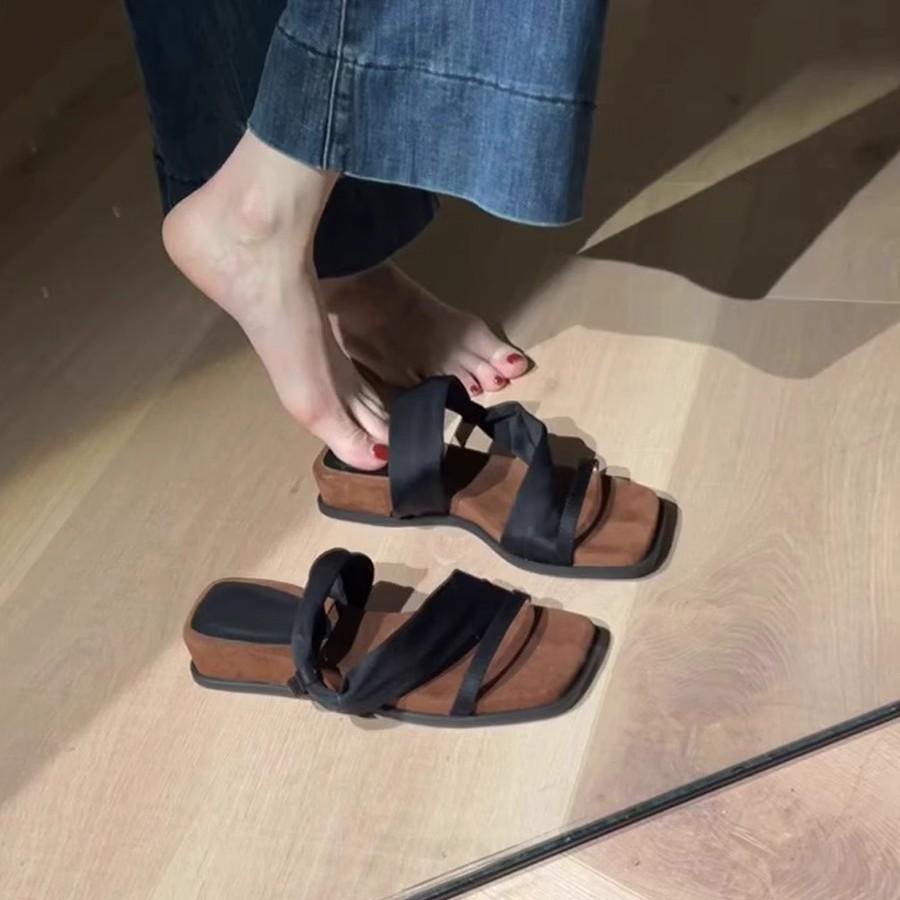 Spot version~ thick-soled square head with cool slippers, women wear retro temperament with skirts, sandals, and two slippers.