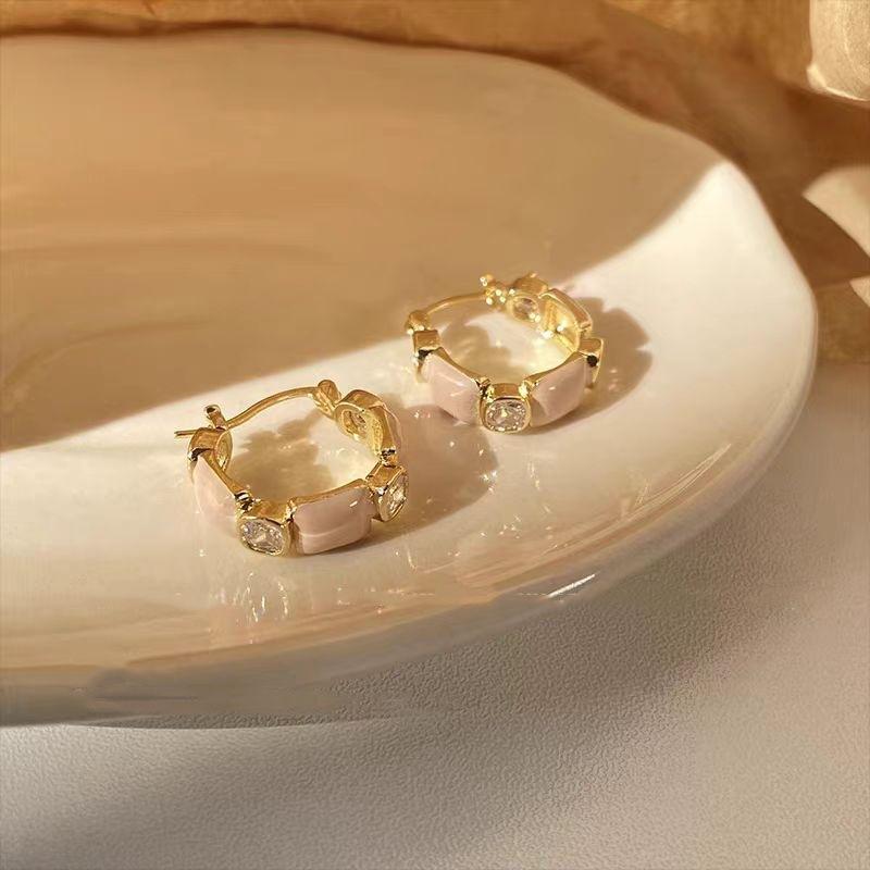 

Love Milk Coffee Circle Zircon Ear Buckle Earrings Temperament Versatile High-End Stud Earrings Sweet Cool Style Earrings Girl