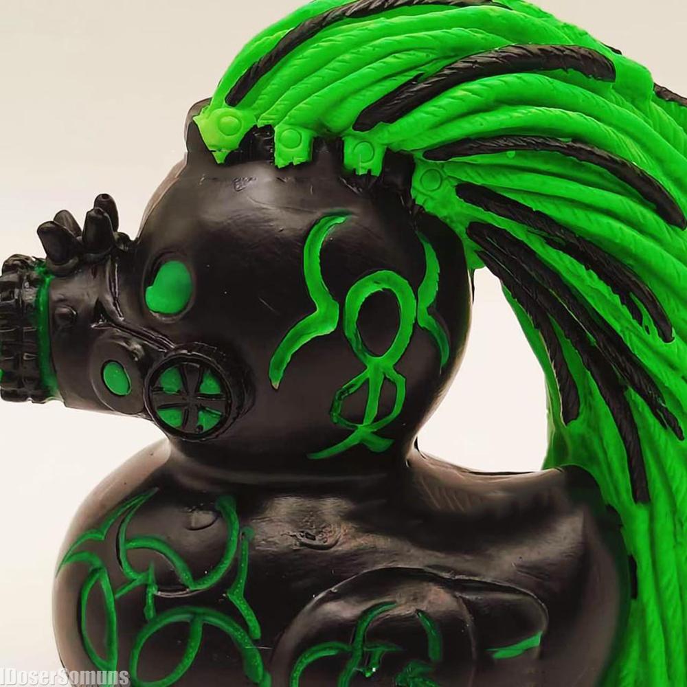 Rocker Duck Creative Resin Duck Figurine Ducks Sculpture Cartoon Cool Desk Animal Figurine Horror Collectibles for Home Decor