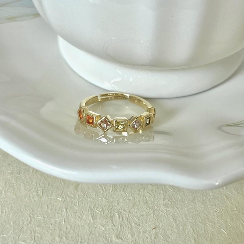 Copper Contemporary Vintage Ring For Women With Luxurious Gold Finish And Dazzling Geometric Diamond Detailing