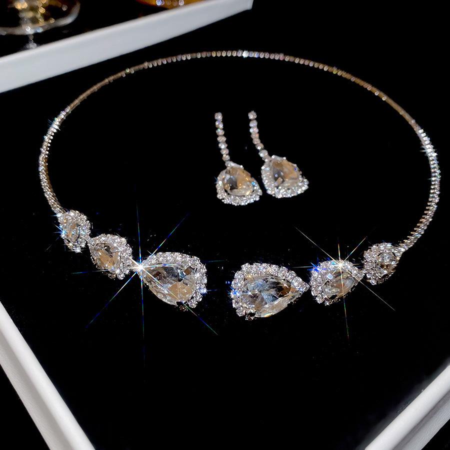 Luxusní sada náušnic a náhrdelníku s perlou a diamantem ve tvaru kapky vody - Elegantní dámská móda vysoké třídy