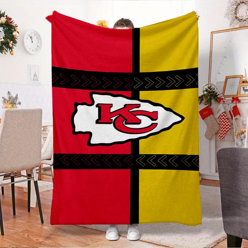 Kansas City Chiefs Logo Blanket Outdoor Flannel Blanket for Camping, Hiking, Garden Parties, Picnic Essentials,gift for family and friends
