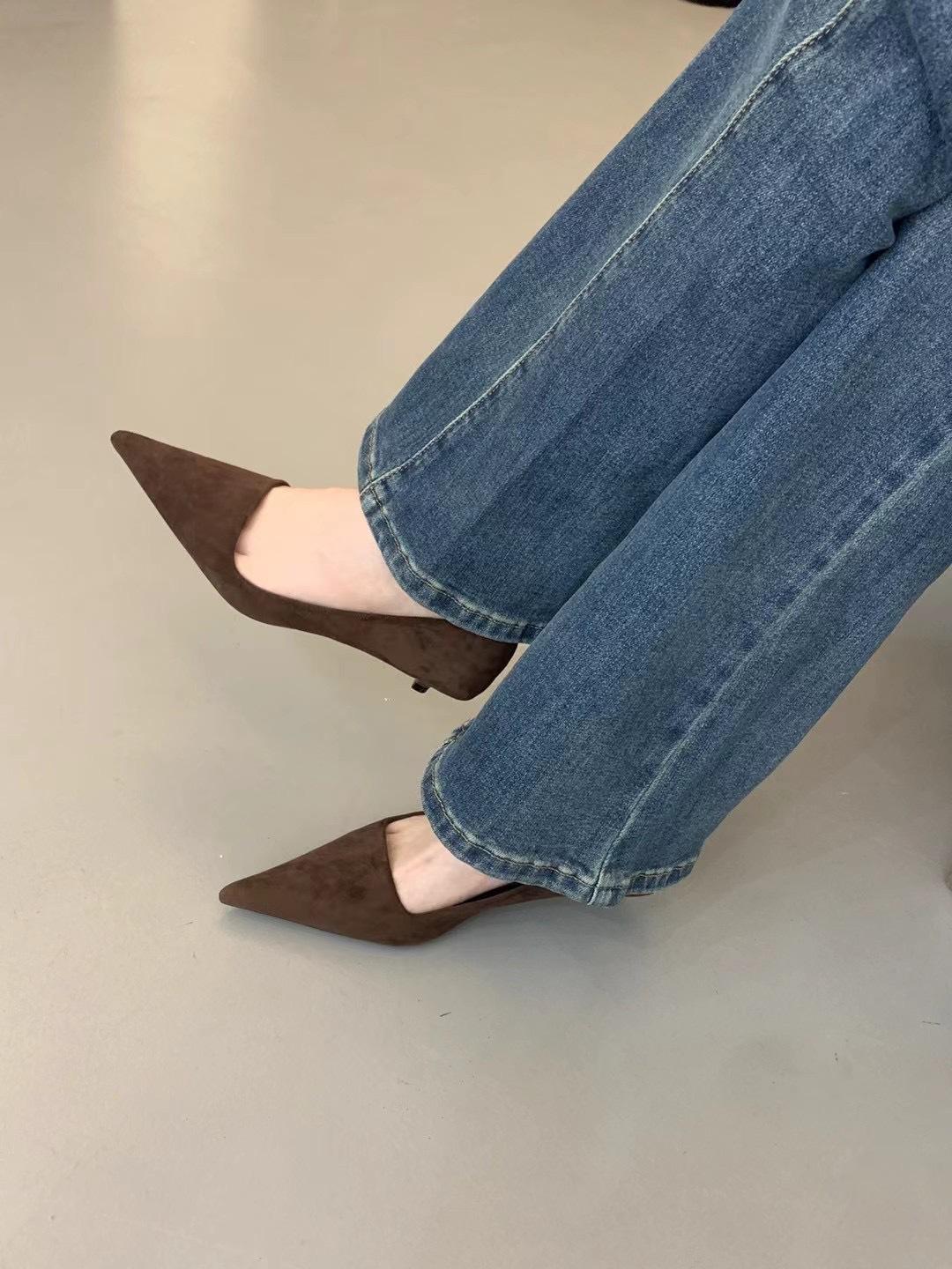 

Французские ретро замшевые туфли-лодочки с острым носком женские 2025 новые темпераментные универсальные туфли на шпильке с высоким каблуком для работы, туфли на низком каблуке 40