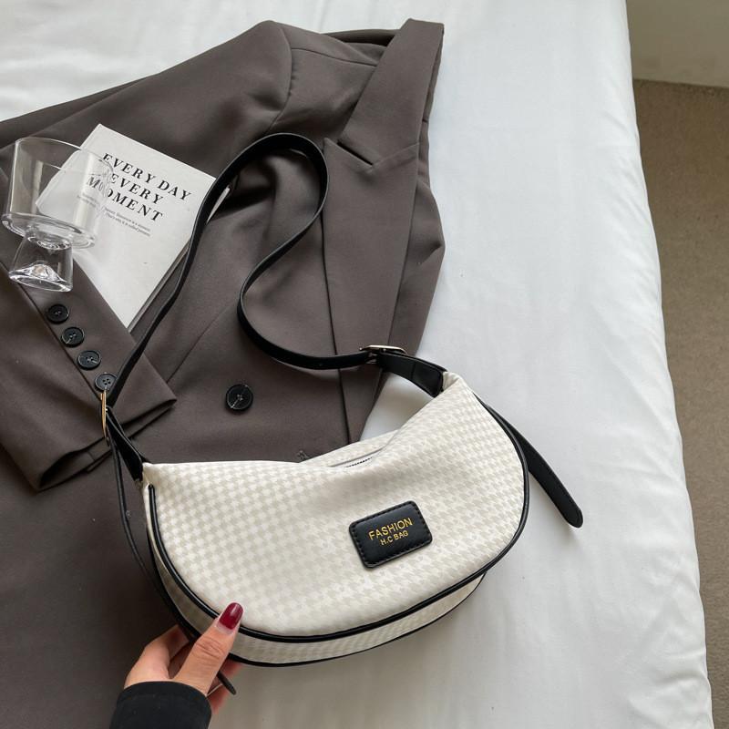 Stylish Pu Dumpling Bag Versatile Summer Shoulder Bag With Soft Medium Hardness And Zipper Closure