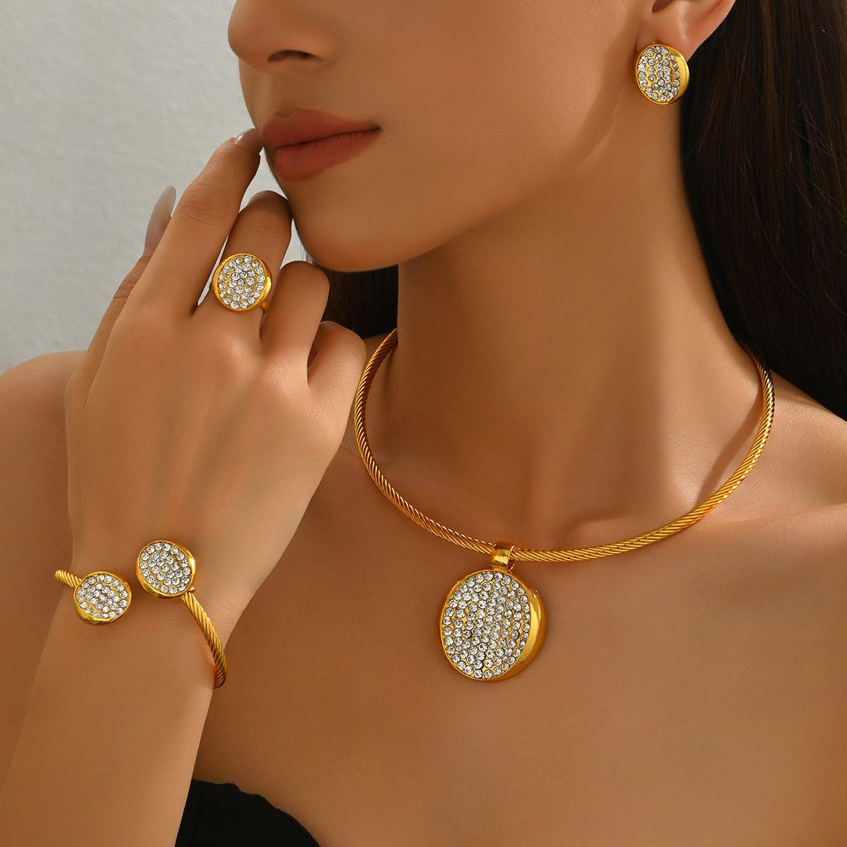 

Popular Women s Necklace Earrings Jewelry Set Geometric Leaf Hollow Diamond Design Pendant Collarbone Chain Women