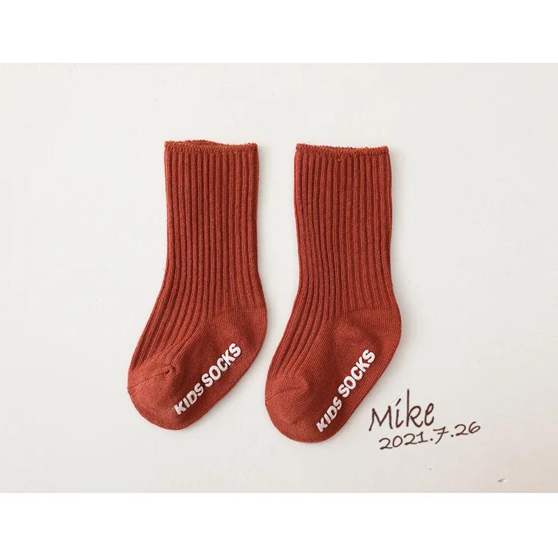 Herbst Winter Baby Mädchen Junge Einfarbig Weiß Buchstabe Bodensocken für 0-3J Kleinkinder Kinder Neugeborenes Baby Weiche Baumwolle Rutschfeste Strümpfe