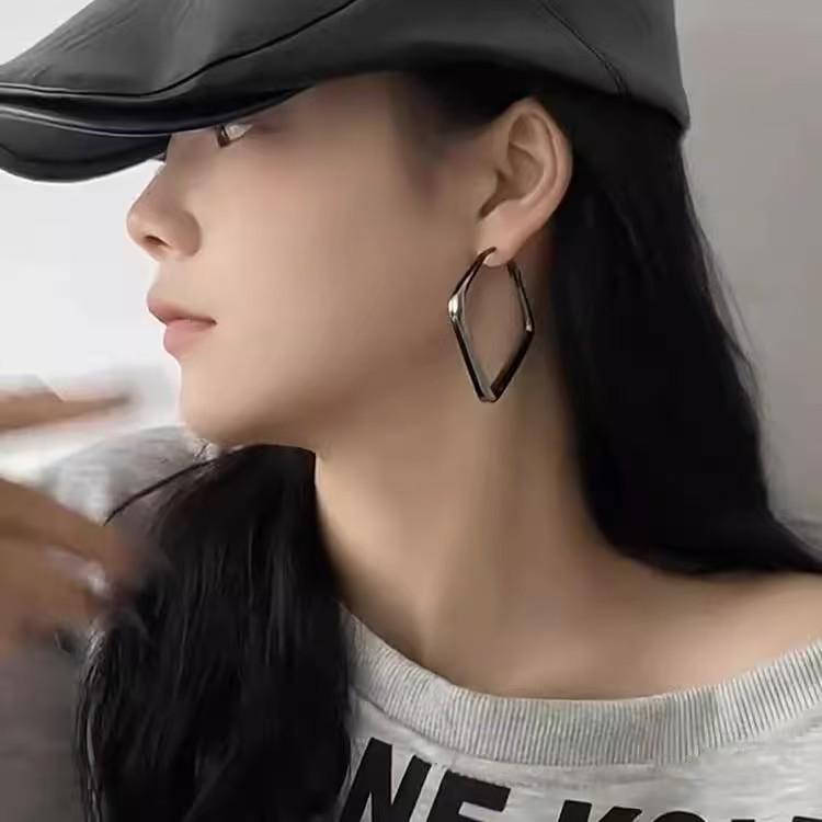 Gunmetal Large Square Hoop Earrings - European & American High-End Fashion, Exaggerated Style for Square and Round Face Slimming.