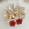 Exaggerated Oil Dripping Flower Leaf Stud Earrings Female, Fashionable Metal Round Pleated Swan-Shaped Earrings